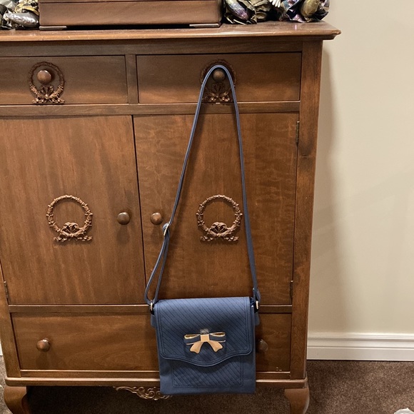 ⭐️ 4x's Host Pick ⭐️ NWOT - Susen Shiny Gold Bow Blue Crossbody Adjustable Strap - Picture 9 of 14
